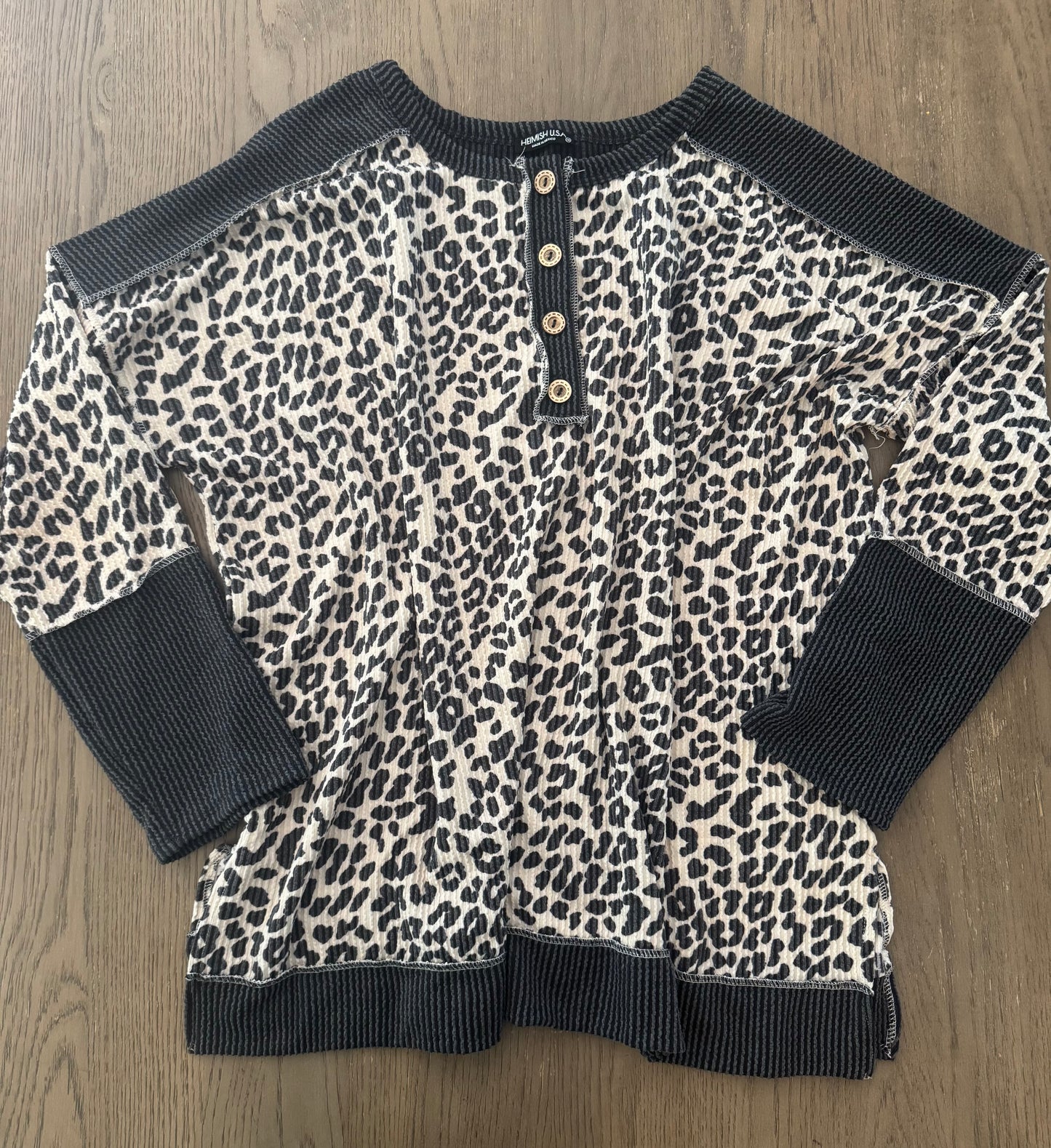 Black button cheetah top