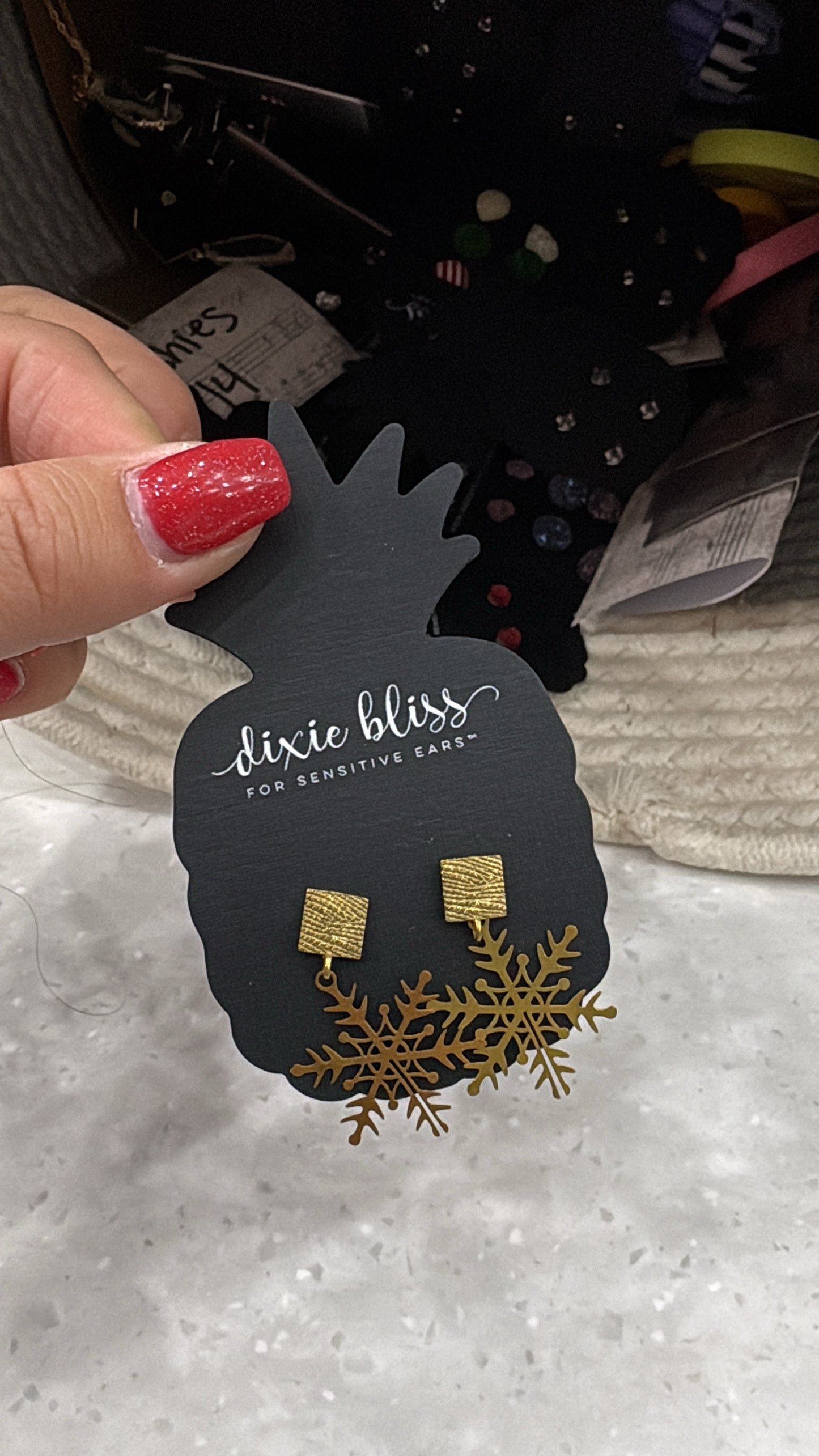 Dixie bliss - gold snowflake