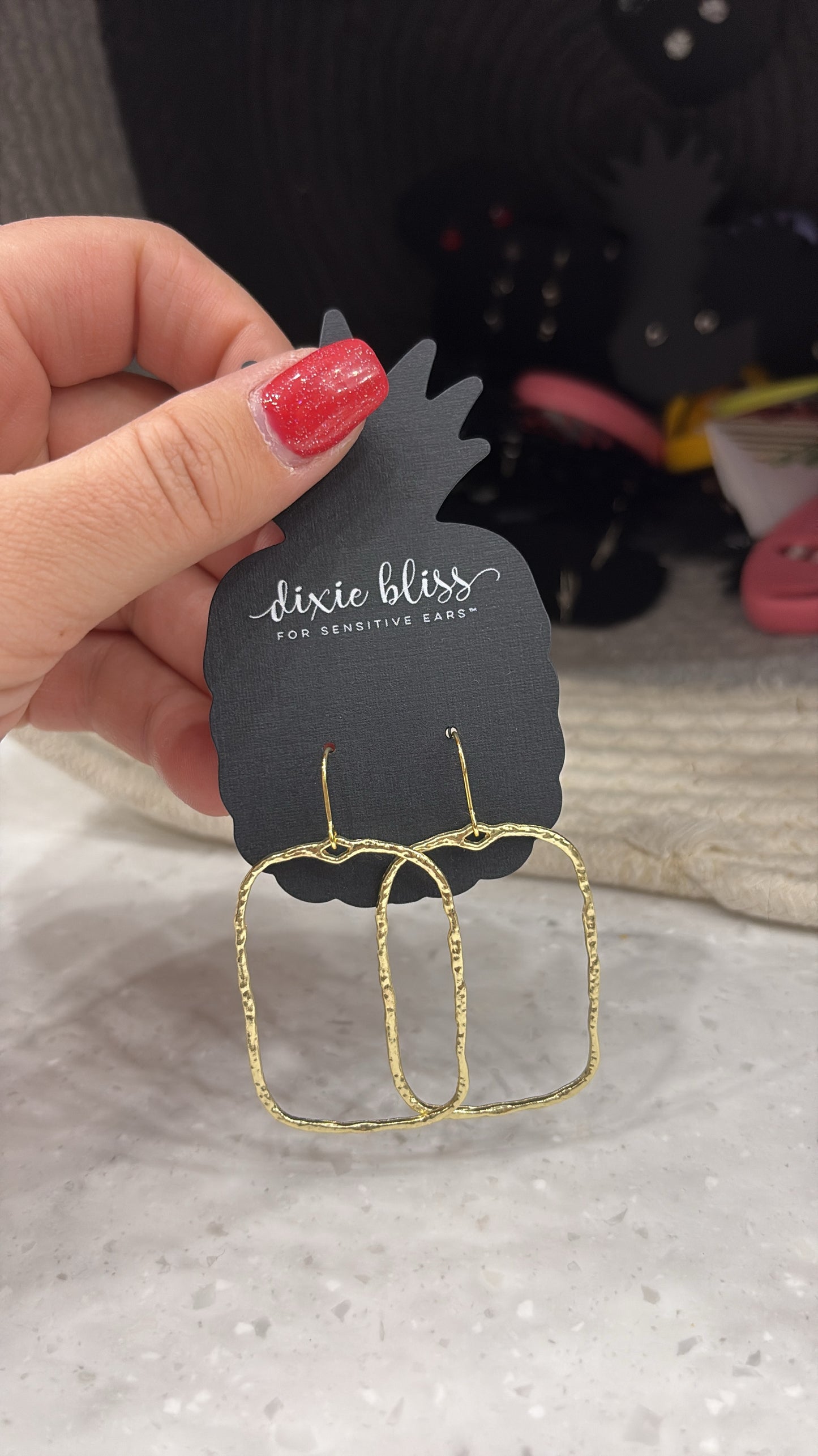 Dixie bliss - hammered dangle