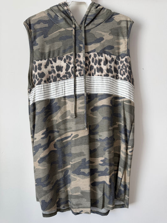 Camo sleeveless hoodie
