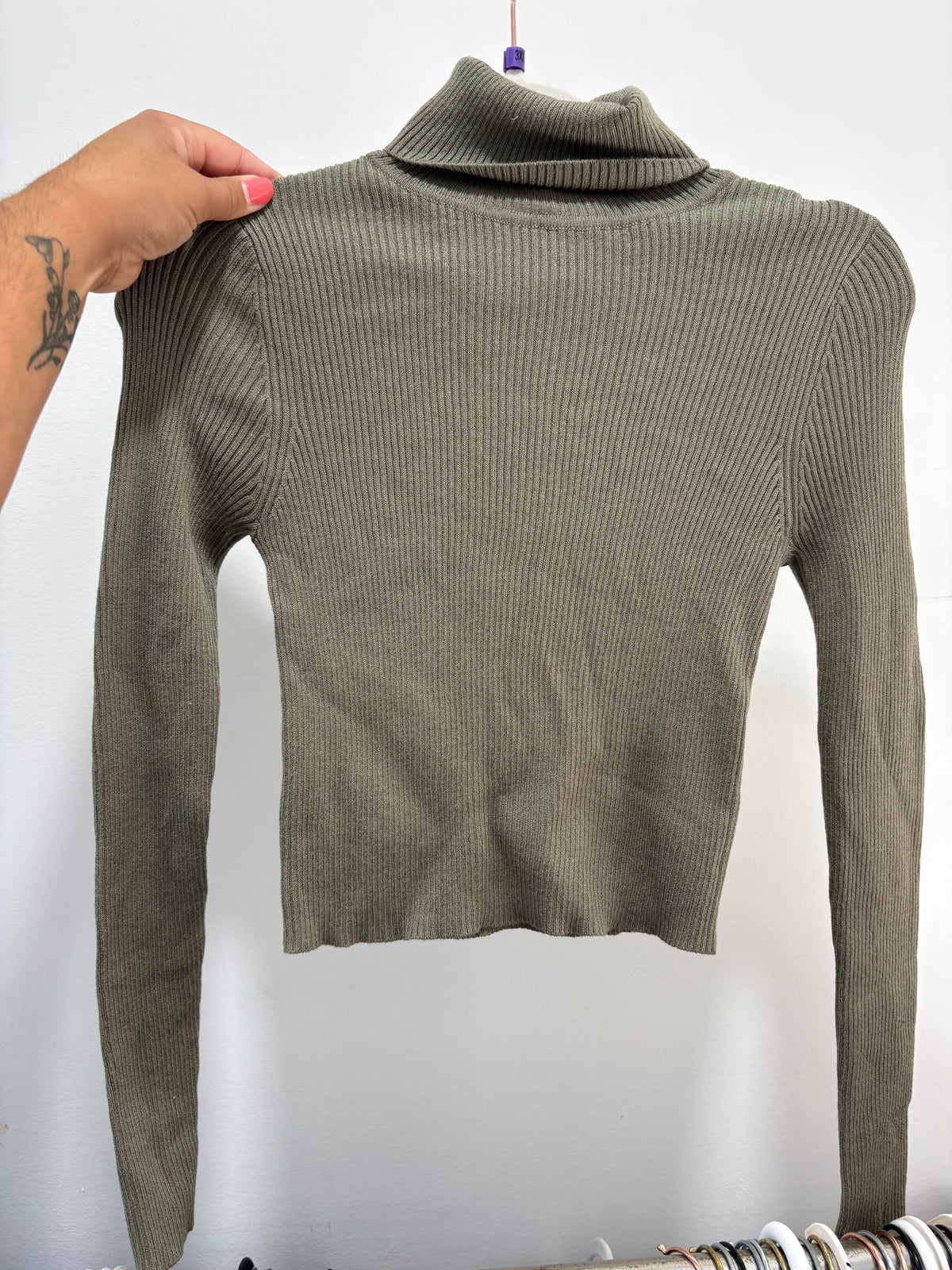 Large Ribbed Fitted Turtle Neck