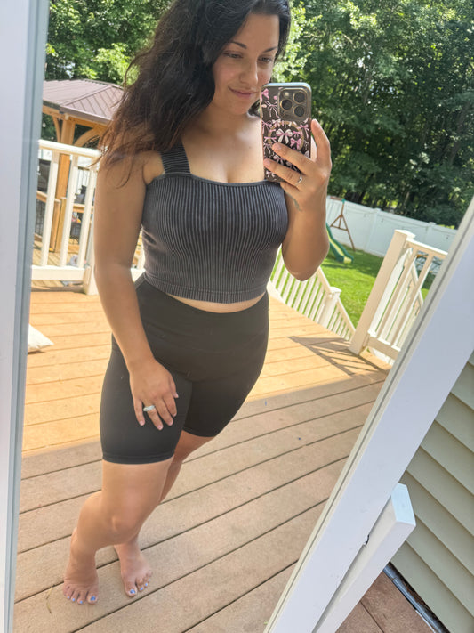 Black ribbed crop