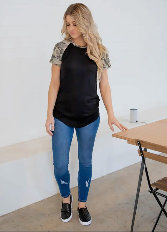Black camo sleeve tee