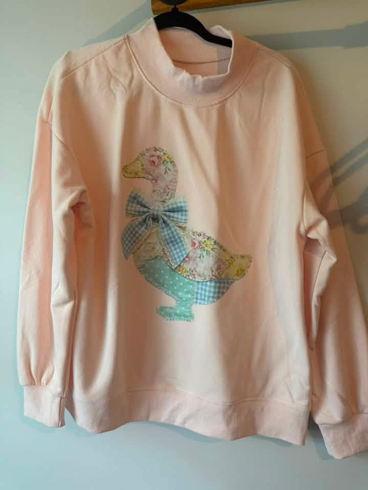 Goose crewneck