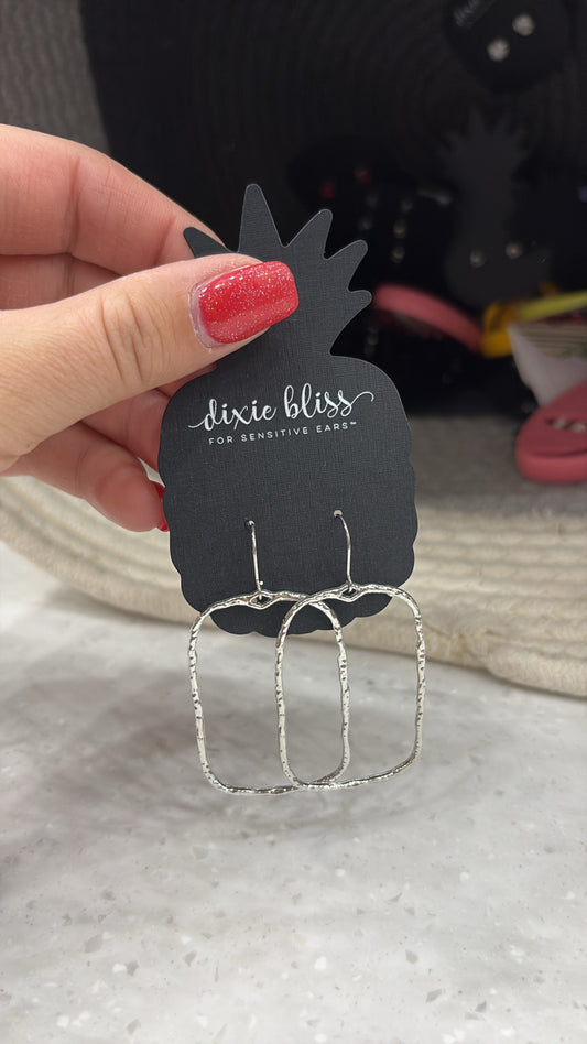 Dixie bliss - hammered dangle