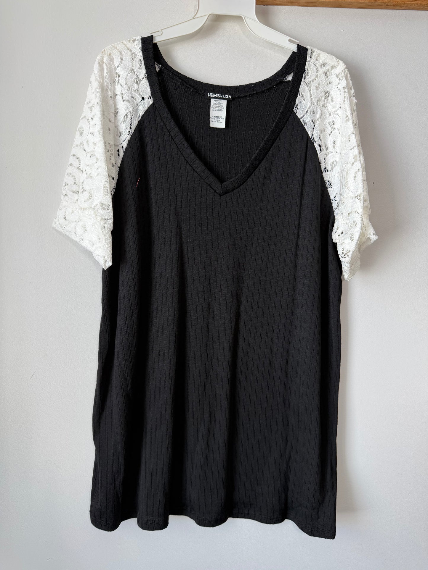 Black white sleeve top